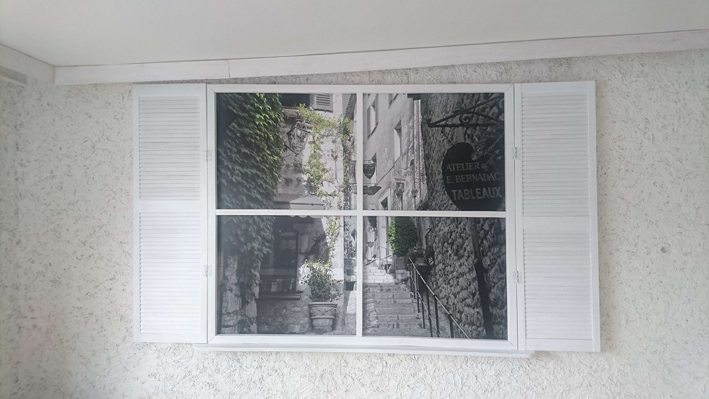 Okiennica po tapetowaniu fototapetą WallDecor Extreme