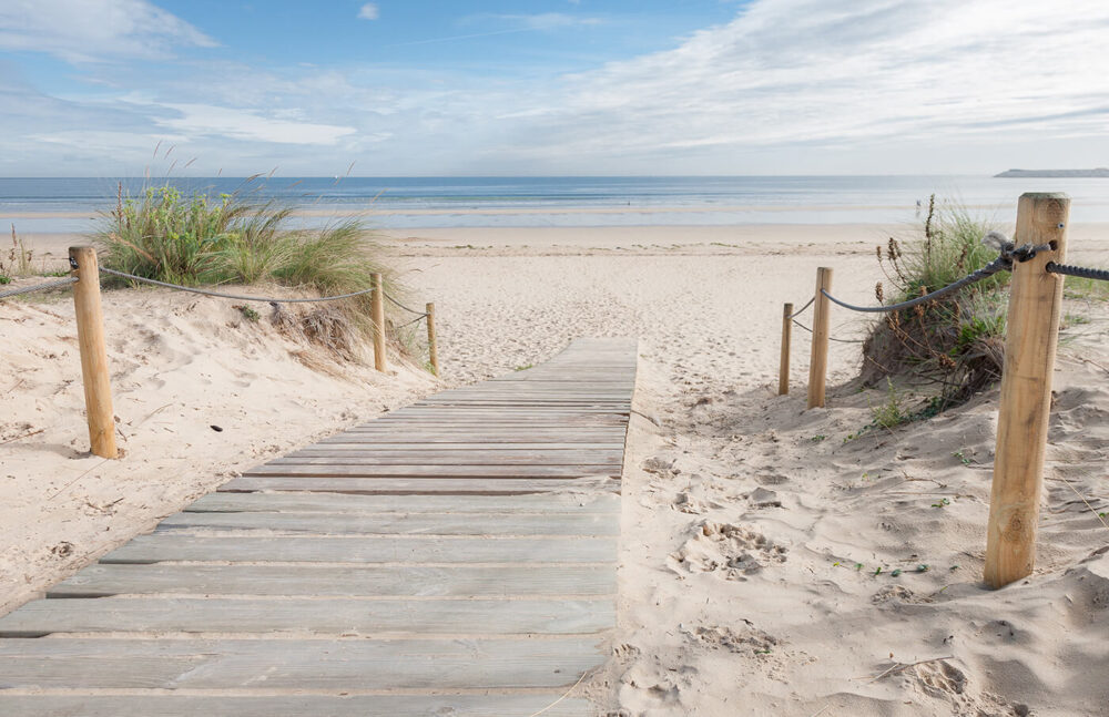 Obraz na płótnie Morze Plaża Ocean – morski pejzaż z plażą i spokojnym niebem